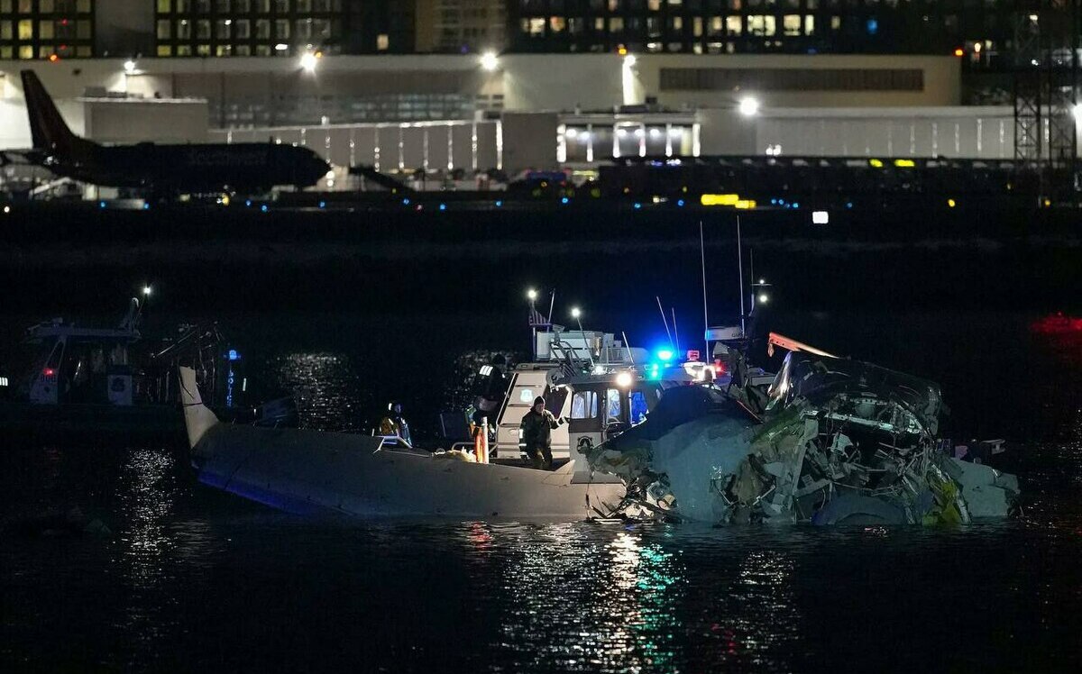 華府黑鷹撞客機空難真相曝：飛行員違反多項指令、關鍵系統關閉酿悲劇