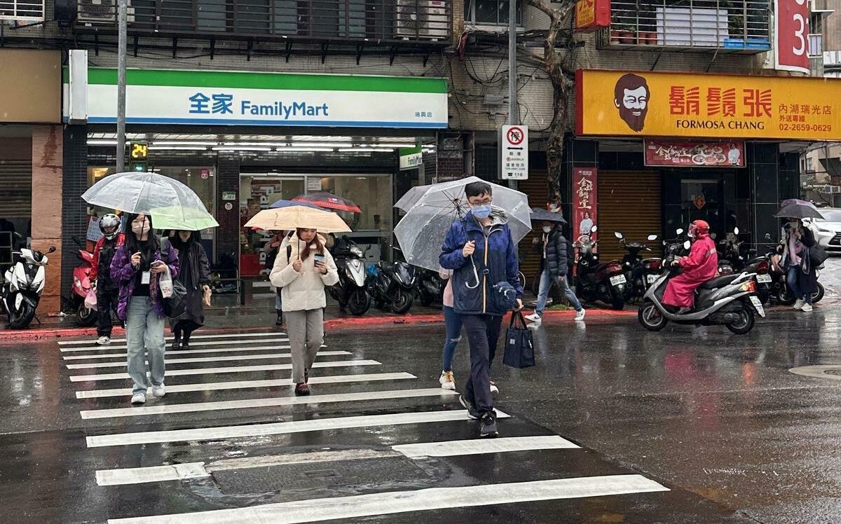 今晚降溫又降雨！專家：週末還有一波冷氣團