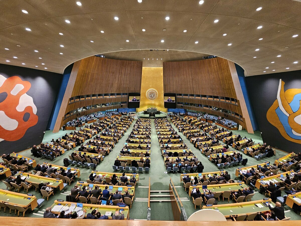  聯合國大會表決支持烏克蘭及歐洲國家發起的一項決議，此決議譴責俄羅斯的侵略行為，要求俄羅斯立即撤軍，並重申對烏克蘭主權和領土完整的支持。 圖：截自「x」@alextarquinio 
