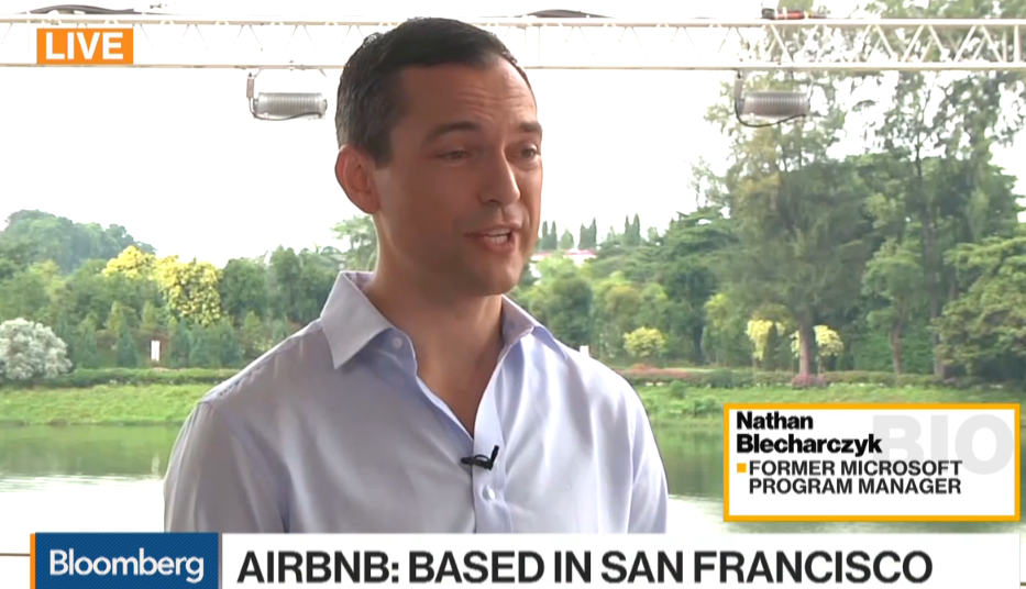 Airbnb聯合創辦人之一兼首席策略長布萊卡斯基，在接受「彭博社」採訪時表示，白人主義者將遭永久停權。   圖：翻攝彭博社影片