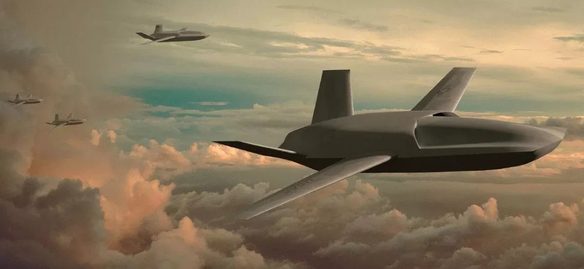  美國空軍參謀長阿爾文 3 日出席 2025 美國空軍與太空軍協會戰爭研討會時，公開展示兩款「無人戰鬥機」的原型機，並首次對無人戰鬥機進行系統性的編號。圖為通用原子開發的 YFQ-42A 原型機。 圖：翻攝自 @beverstine X 帳號 