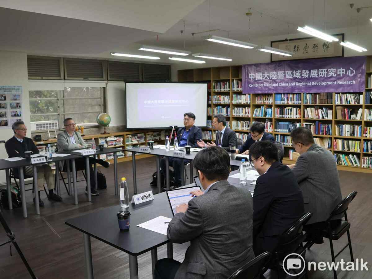 揭牌儀式後舉行座談會。   圖：唐復年/攝