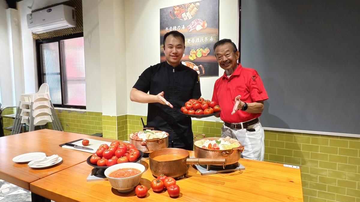 高雄金牌名廚鄧文裕(右)表示屏東野生番茄讓火鍋體驗再升級。   圖：林千畬/提供