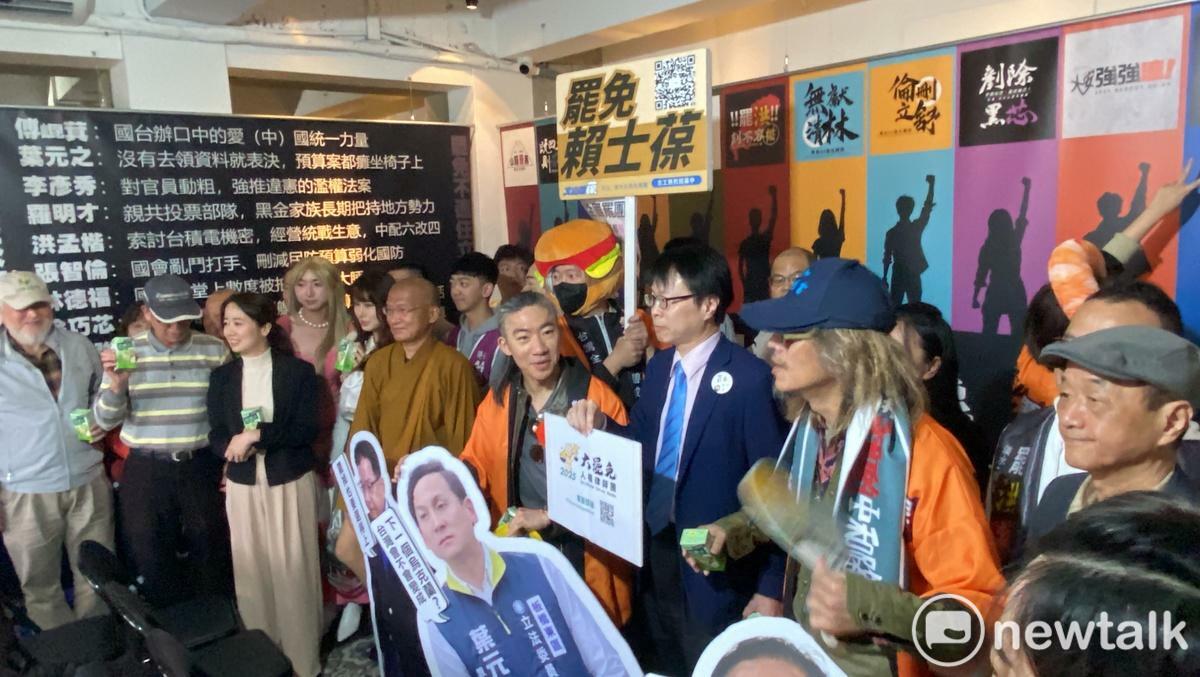 新北市及台北市主張罷免國民黨籍立委的6個罷團，在新北市成立「雙北大罷共享辦公室」。   圖：林昀真/攝