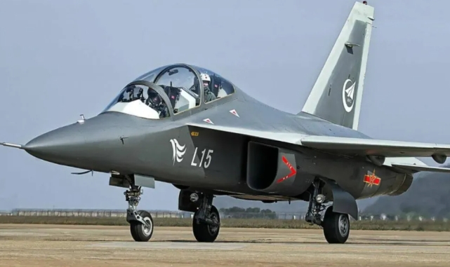  中國中航洪都的 L-15 高級教練機。 圖 : 翻攝自南海的波濤 