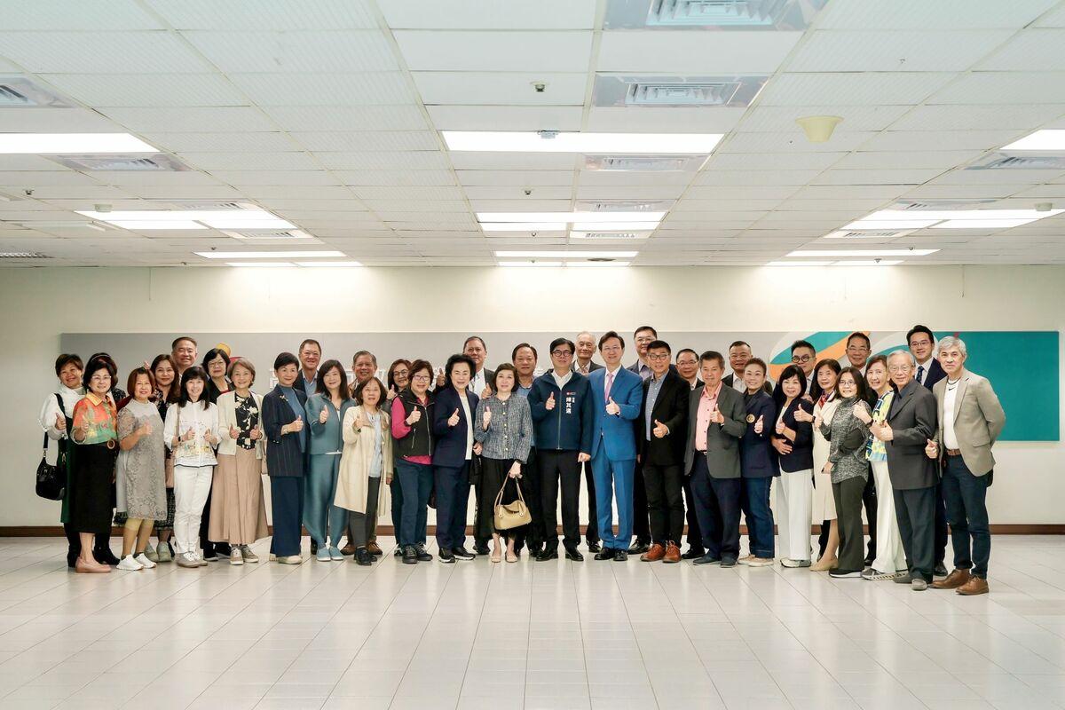 新加坡訪問團造訪高雄市政府。   圖：高雄市經發局/提供