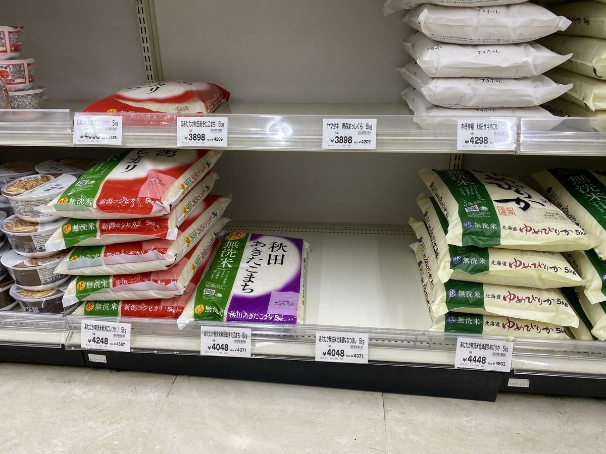  同樣日本國產米，只要價格稍微偏低一點的小品牌米都一下子被買空。 圖:劉黎兒/攝影 