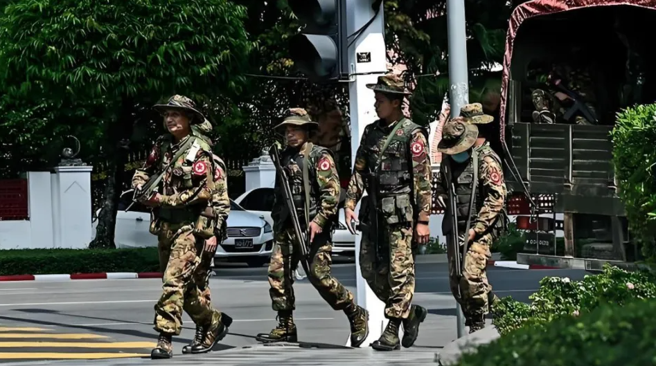  近日，緬甸叛軍掌控緬甸的許多地區，政府軍節節敗退。 圖:翻攝自騰訊網 