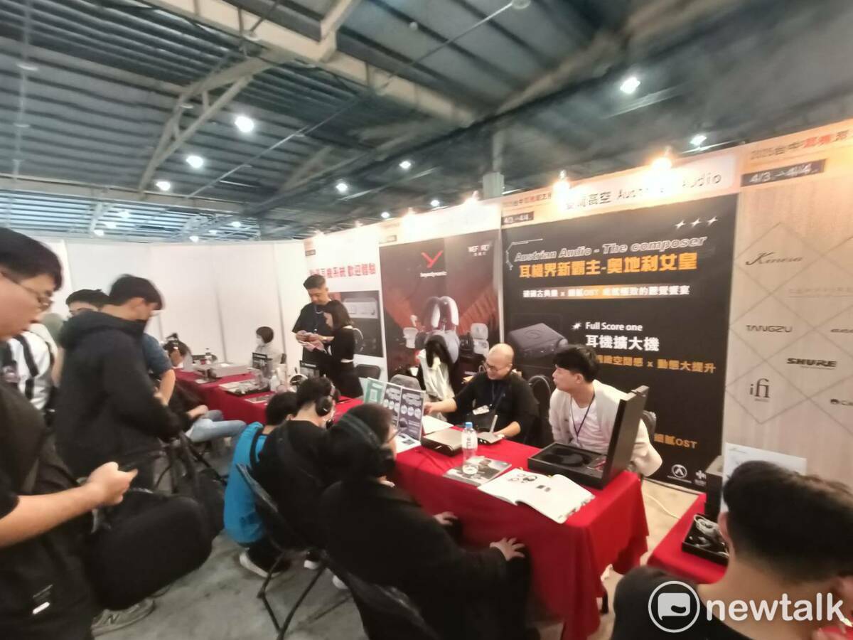 現場還有耳機大展。   圖：唐復年/攝
