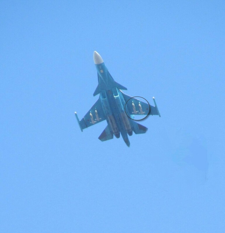 蘇-34 戰鬥轟炸機掛載 FAB-500 滑翔炸彈。 圖:翻攝自X帳號@KwasekTomasz