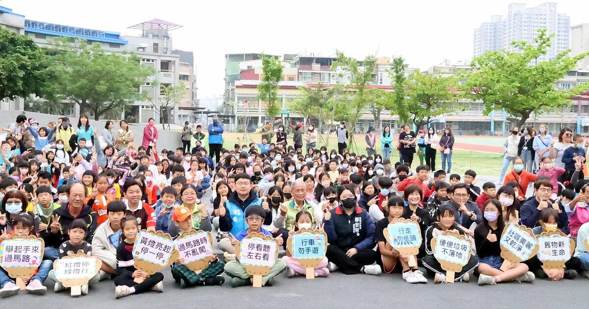 文山國小透過學生宣示展現小公民路權的正義實踐。   圖：高雄市教育局/提供