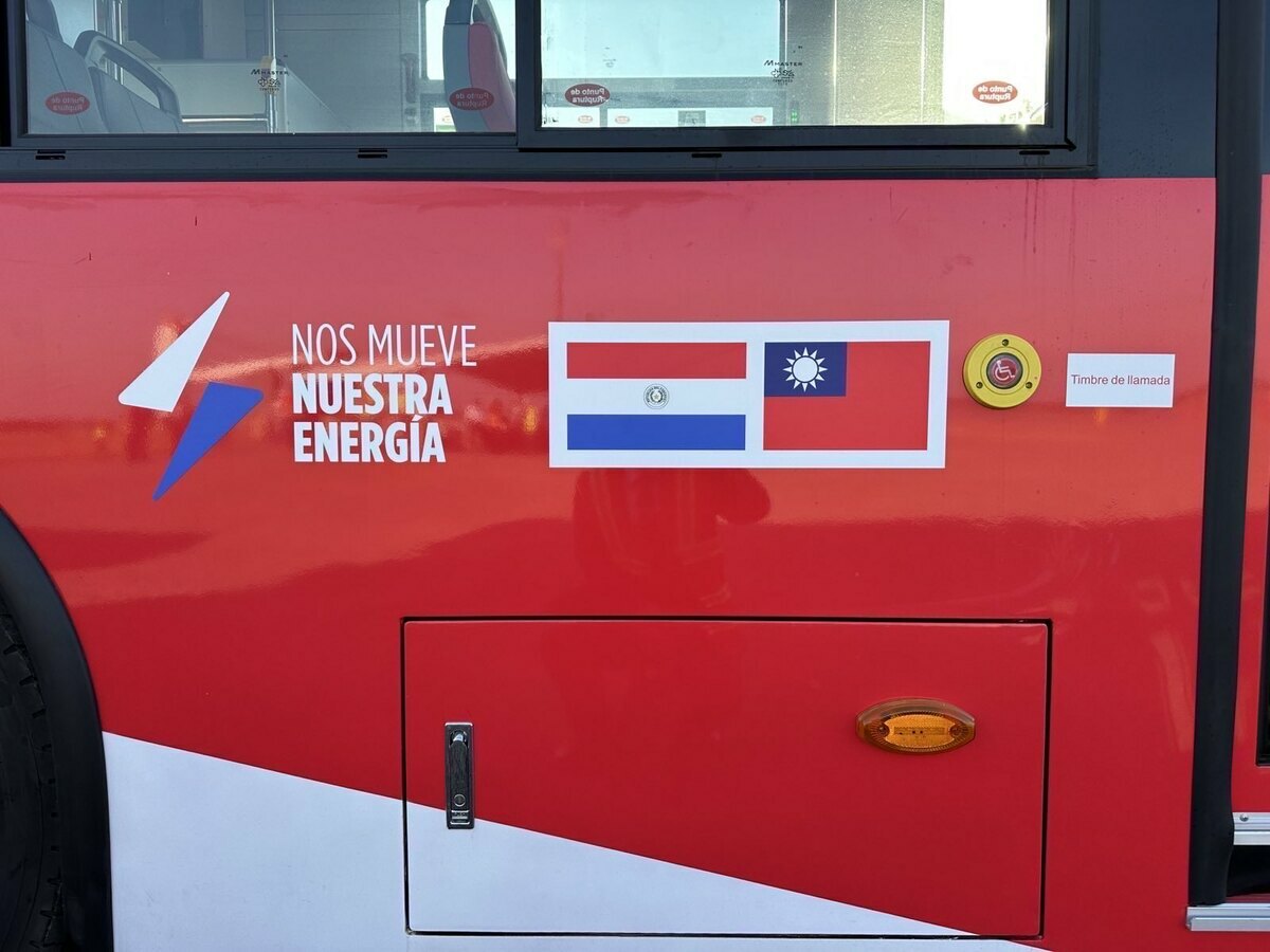 由台灣與友邦巴拉圭合作推動的「電動巴士先導計畫」MIT電動巴士將在巴拉圭上路營運。   圖：翻攝林佳龍FB