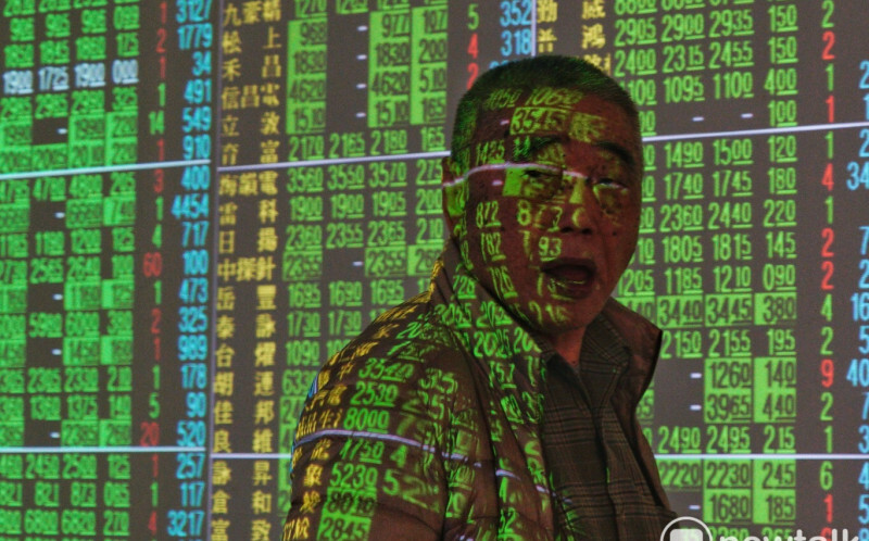主動式 ETF 首次大考!7 月全收黑 一圖看誰抗跌、誰最傷?