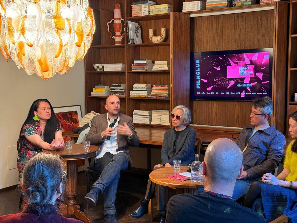 「藝術家對談台灣專場」10日下午舉行，吸引近當地影人與觀眾出席交流（左起導演Laha_Mebow、製片陳璽文、資深演員及製片陸奕靜、導演蔡崇隆）   圖：文化部提供