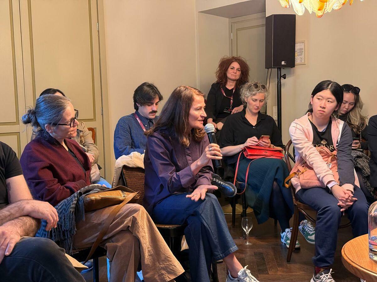 「藝術家對談台灣專場」10日下午舉行，吸引近當地影人與觀眾出席交流。   圖：文化部提供