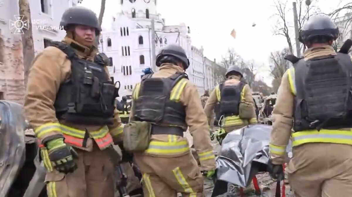  俄軍13日對烏克蘭東北部城市蘇梅市中心發射飛彈，至少造成34人死亡，其中還有2名兒童。 圖：翻攝澤連斯基X
