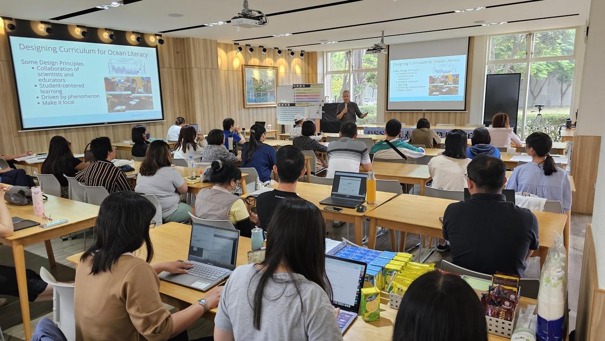 「Ocean X-Force」高雄場外籍講師授課情形。   圖：國家海洋研究院/提供