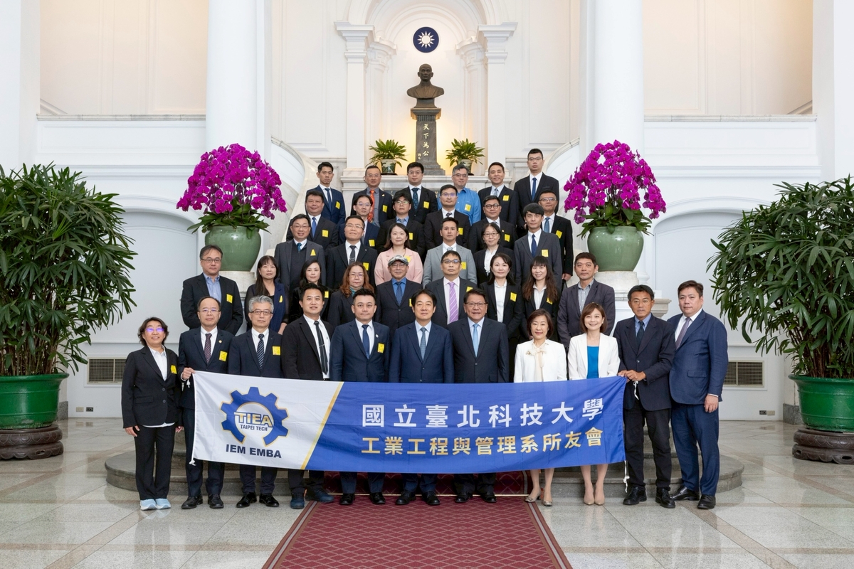 賴清德接見「社團法人國立臺北科技大學經營管理系、工業工程與管理系及資訊與財金管理系等3系所友會」。   圖：總統府提供