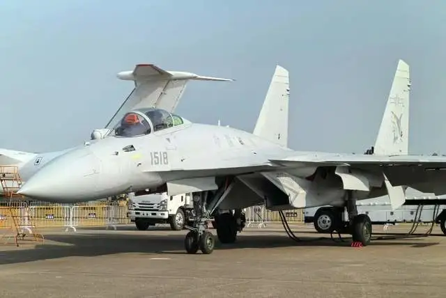  中國產重型四代半艦載戰鬥機 殲-15T 。 圖：翻攝自 騰訊新聞 