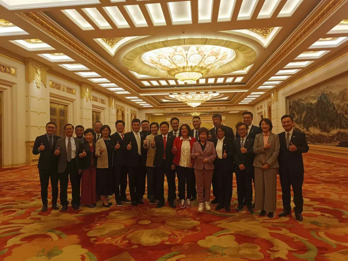 傅崐萁等國民黨立委與中國全國政協主席王滬寧會見。   圖：傅崐萁辦公室提供