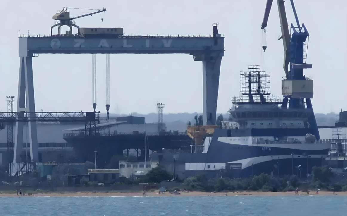 戰火下造巨艦!俄羅斯4萬噸級2900型兩棲突擊艦傳進入最終施工階段