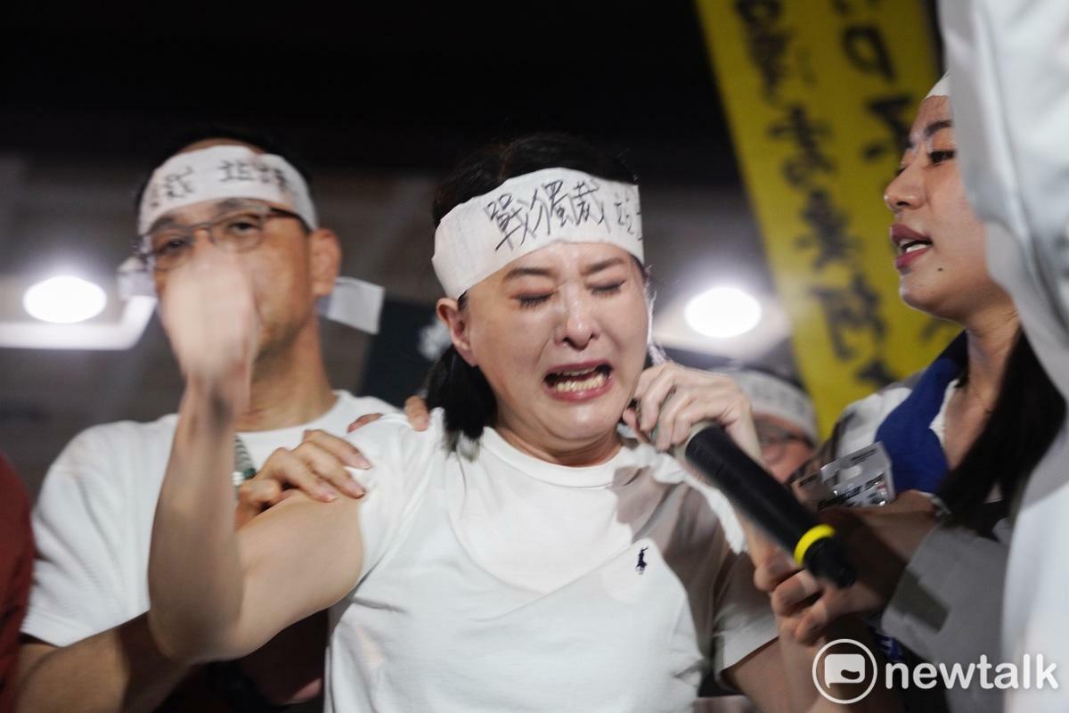 國民黨立委王鴻薇激動落淚。   圖：張良一/攝