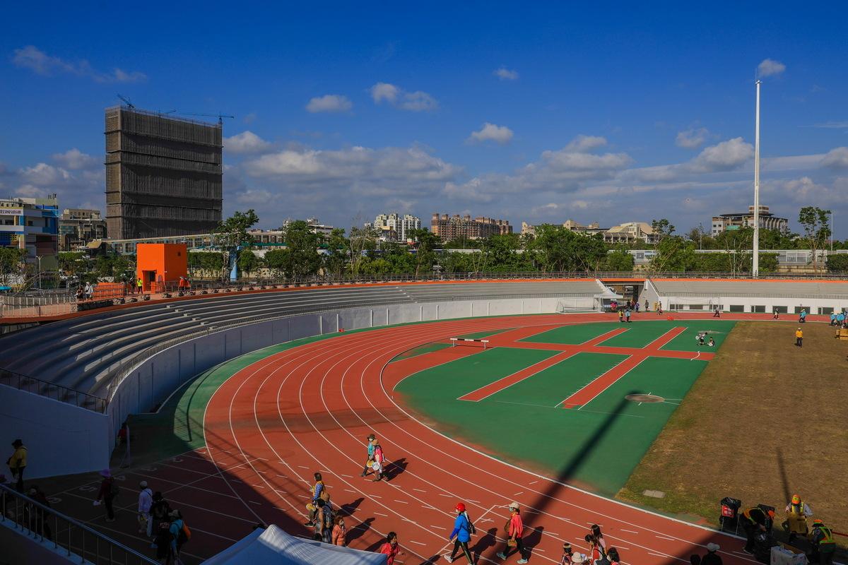 原中正運動場改建為「苓雅運動園區」,成爲高雄城市新門戶、新地標。 圖:高雄市運動發展局/提供