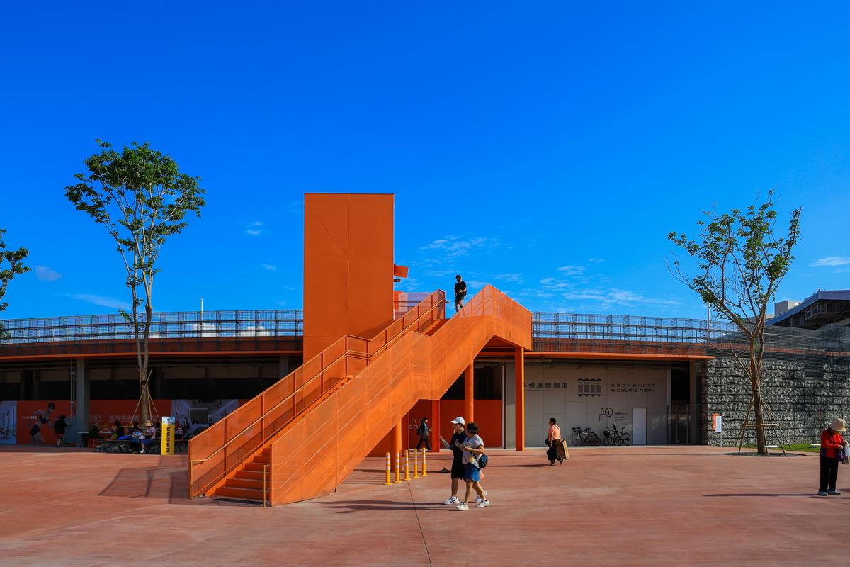 高架步道方便民眾享受全新的運動視野與城市景觀。 圖:高雄市運動發展局/提供