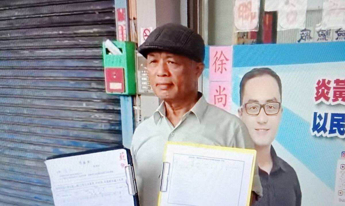 徐尚賢父徐國祥本月13日突然召開記者會，以幹事長身份宣布雙罷劫總部解散，但是徐國祥決定遭領銜人朱磊、黃晃枝2人切割，並稱徐國祥非團隊成員。 圖：孫家銘/翻攝 