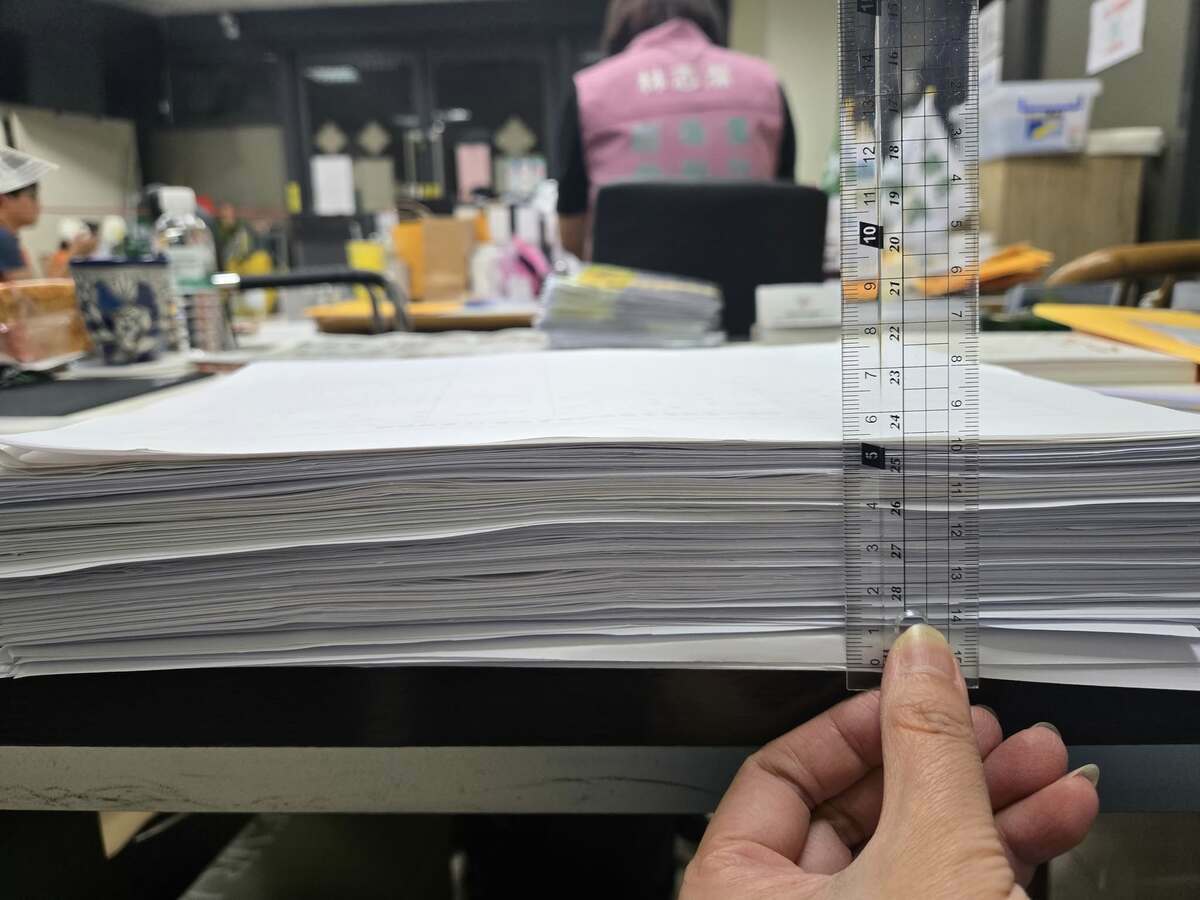 林志潔透露，在施淑婷的「助攻」下，高虹安21日的連署份數，大勝鄭正鈐委員多達375份，「也是兩人份數相差最大的一次」。   圖：翻攝自林志潔臉書