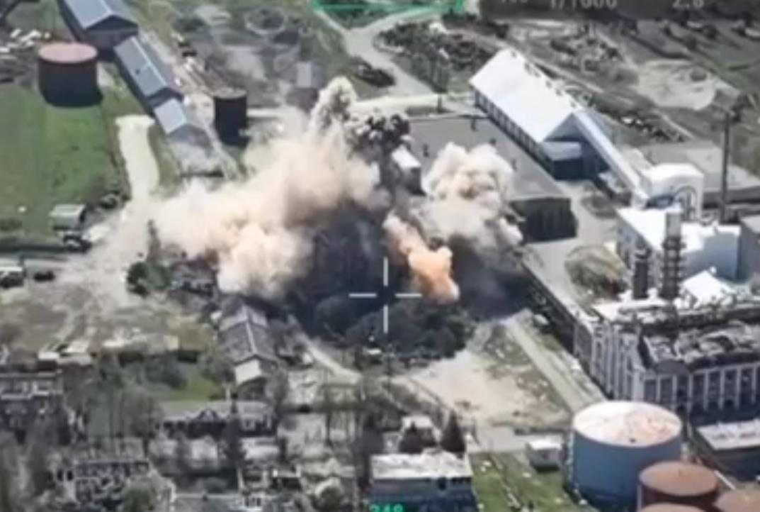  在庫爾斯克秋特金諾附近，俄軍發射攻擊無人機的地點遭到烏軍襲擊，多達 20 名俄軍無人機操作員被消滅。 圖：翻攝自 NOELREPORTS X 帳號 