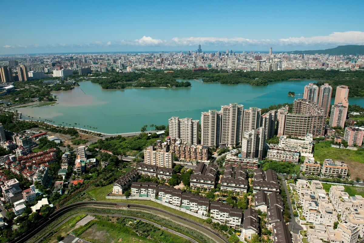 因應周遭聚落人口增長，澄清湖風景區將整體規劃為休憩及滯洪等公共空間。   圖：高雄市工務局/提供