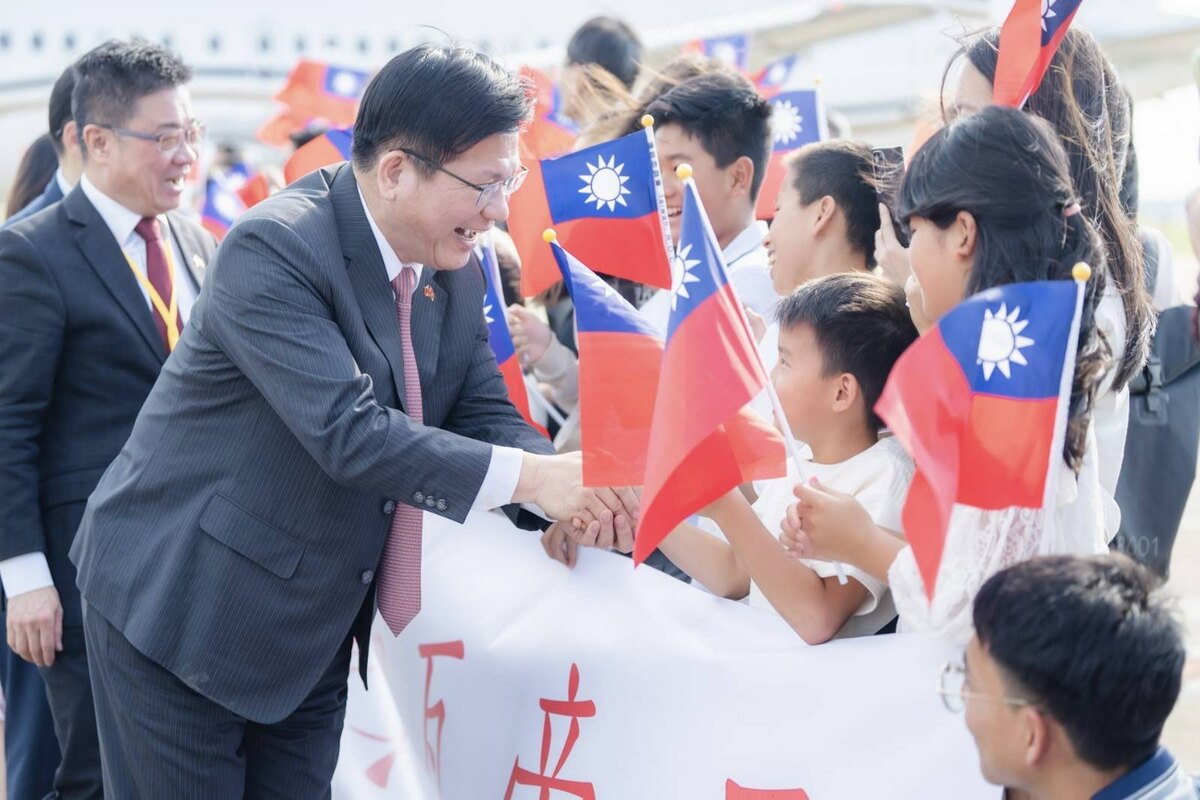 非南地區僑胞熱情歡迎總統特使林佳龍（左二）所率訪團   圖：外交部提供