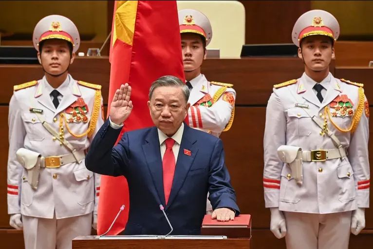 自越南前國家主席蘇林於 2023 年 10 月辭職後，蘇林派系全面掌控黨政軍權力，逐步調整阮富仲時期的對華政策基調。 圖:翻攝自騰訊網