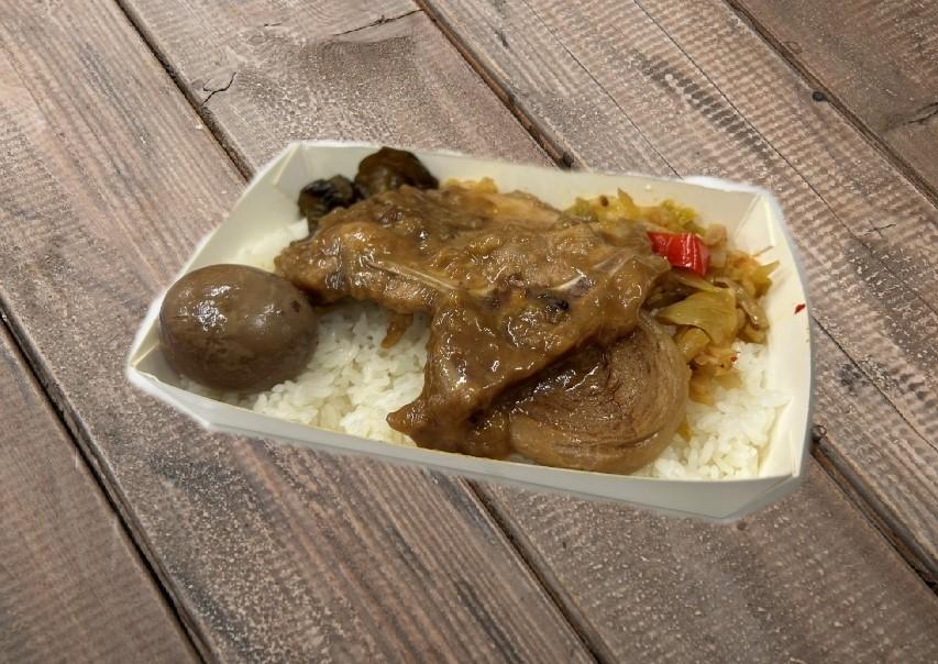 中南部、花東仍販售60元排骨便當。 圖:翻攝自台鐵公司官網