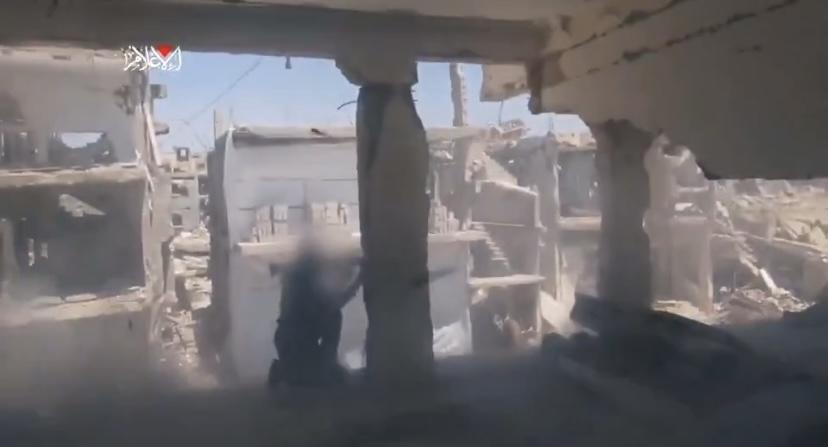  哈瑪斯旗下的武裝派別卡桑旅（Al-Qassam Brigades）於上週 19 日公開一段伏擊行動的影片。 圖：翻攝自 x 