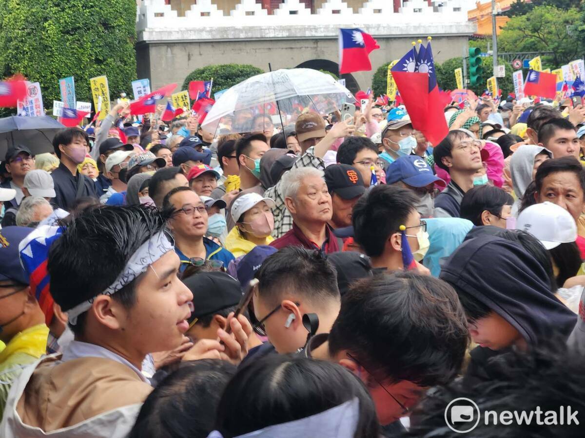 凱道行動散場後，現場民眾仍不斷高喊「賴清德下台！」   圖：黃建豪/攝