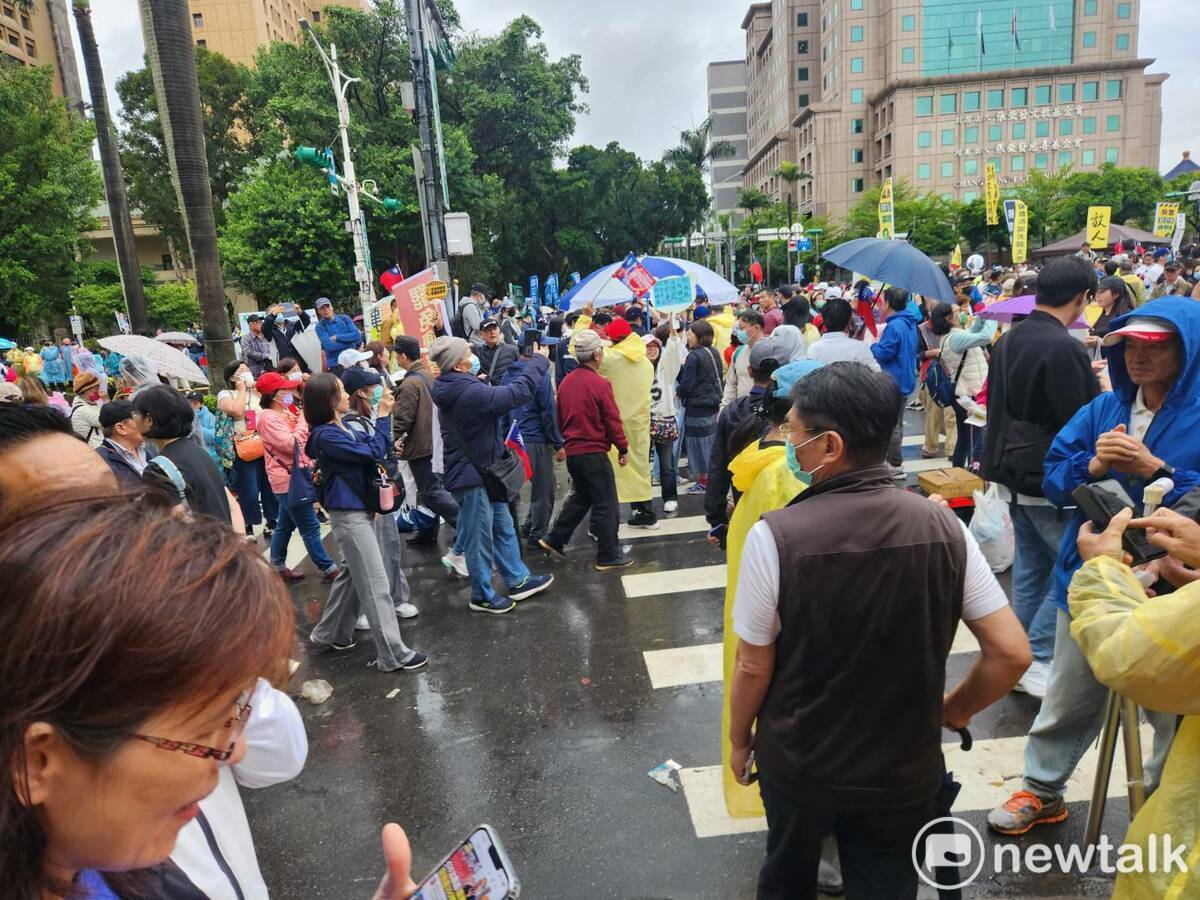 凱道行動散場後，現場民眾仍不斷高喊「賴清德下台！」   圖：黃建豪/攝