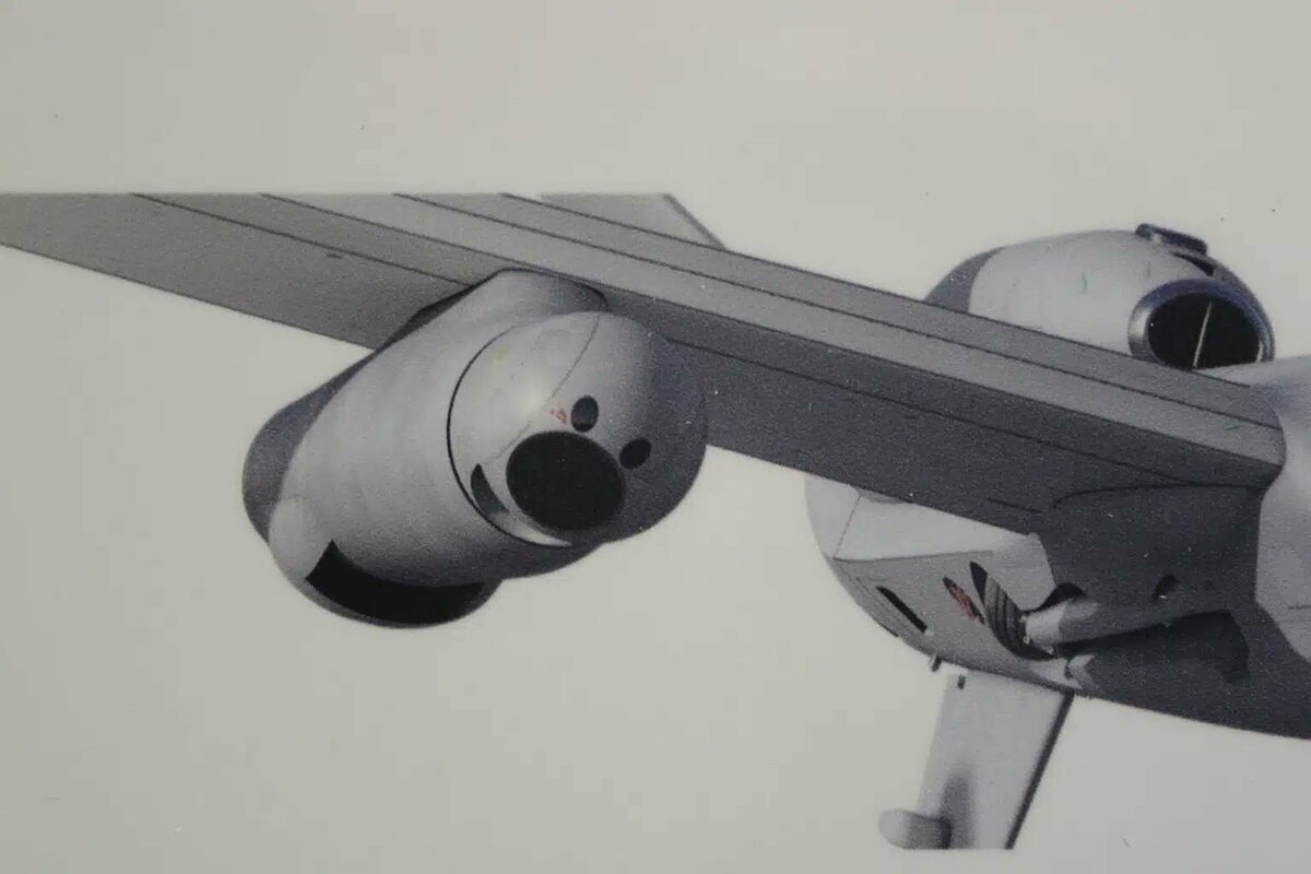該武器可安裝於 MQ-9B「死神」無人機上，具備 25 千瓦輸出功率，能在空中擊落小型、快速移動的無人機，甚至具備未來進一步升級至 300 千瓦功率的潛力，可用來摧毀巡弋飛彈或燒毀關鍵設施。 圖:翻攝自X帳號@Varun55484761