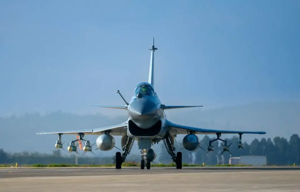  殲-10C戰鬥機。 圖：翻攝自騰訊新聞 零度大V 