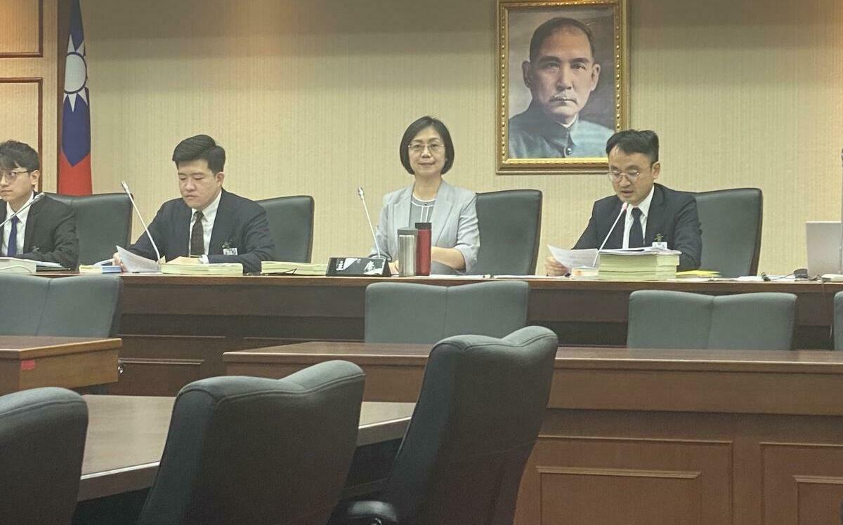 立院程委會 召委翁曉玲口誤、一度同意通過民進黨團提案