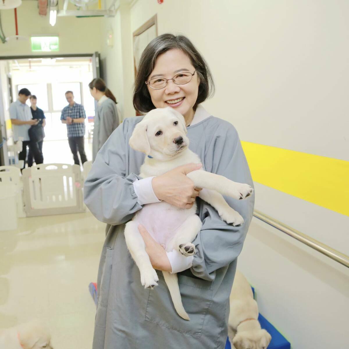 蔡英文拜訪惠光導盲犬學校   圖：翻攝自蔡英文臉書