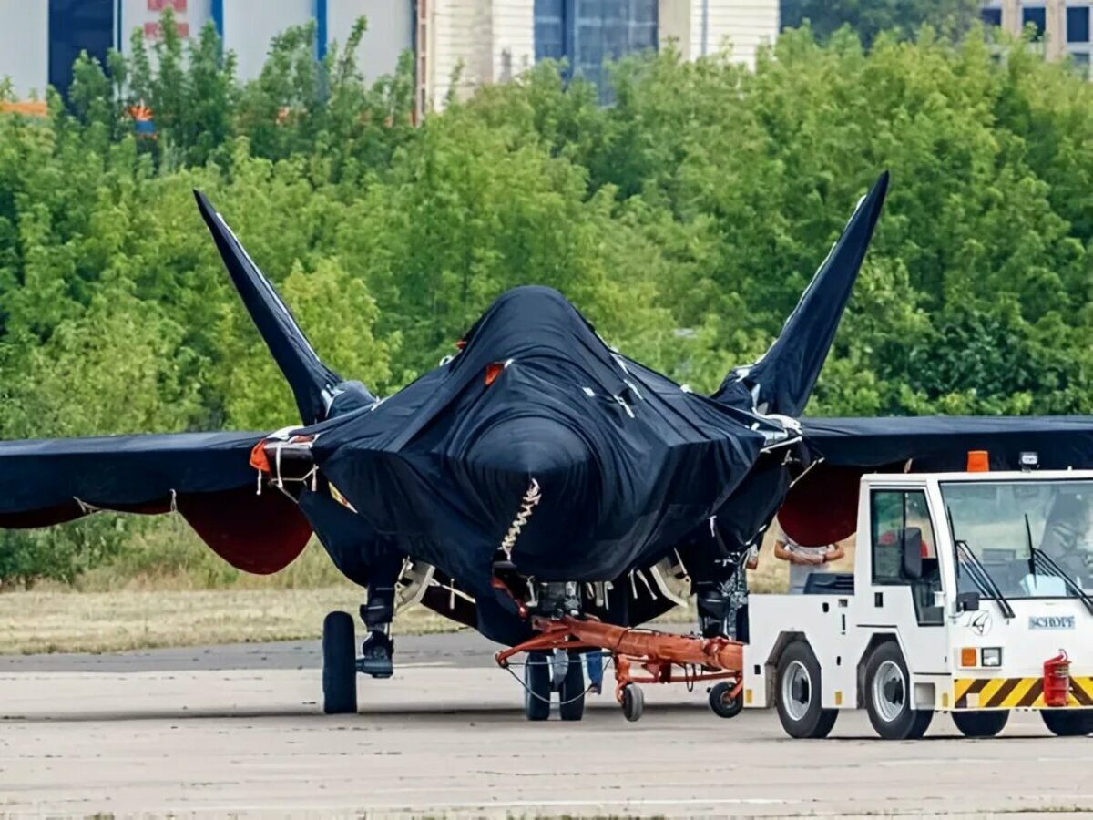 根據俄羅斯國營航空集團 Rostec 表示，Su-75 的首架原型機預計將於 2025 年底問世，並計畫在 2026 年展開量產。 圖:翻攝自X帳號@jaccocharite