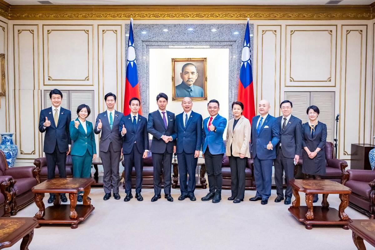 立法院長韓國瑜款宴日本自民黨青年局中曾根康隆與議會訪團。   圖：韓國瑜辦公室/提供