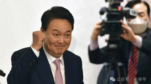 南韓前總統尹錫悅發起戒嚴後不到半年的時間內，南韓先後換了 4 次代理總統，並發展出「史無前例」的「三重代理總統體制」。 圖：翻攝自 騰訊網 牛彈琴 