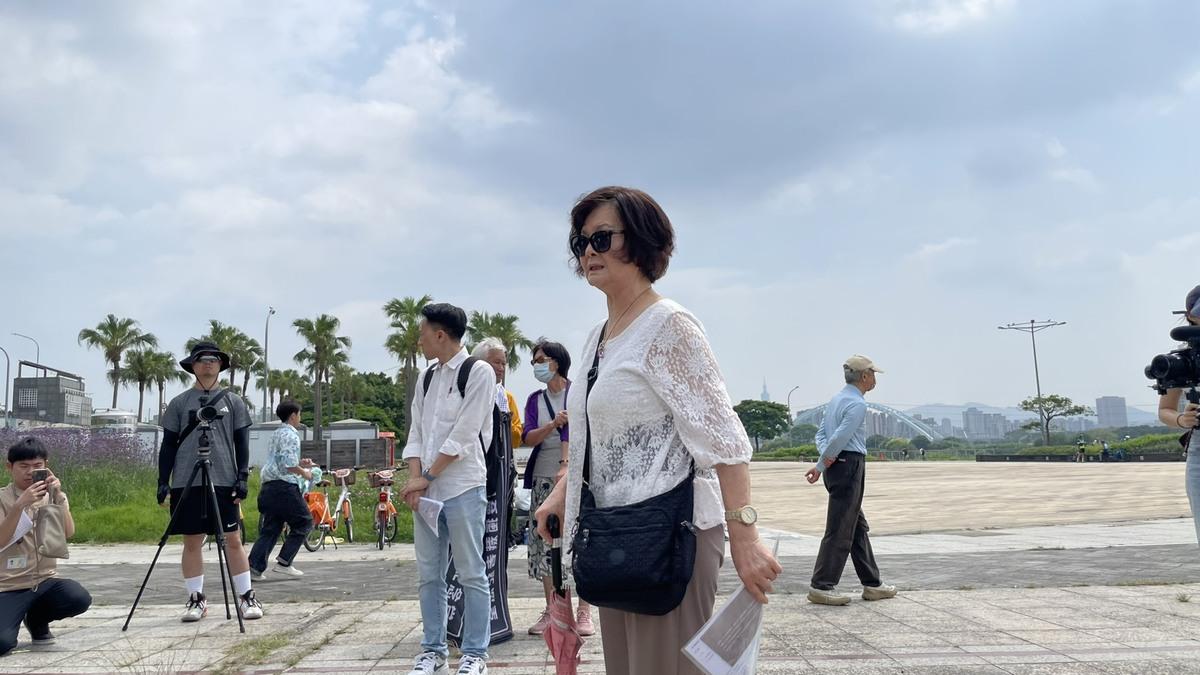 政治受難者家屬藍芸若哽咽地說，希望台灣人團結   圖：記者高逸帆攝影