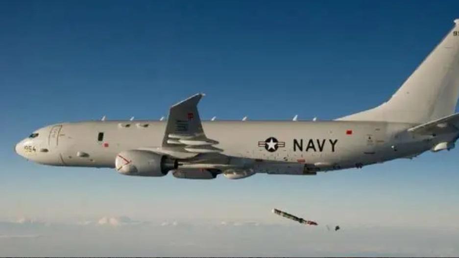 P-8A 反潛巡邏機投擲反潛魚雷