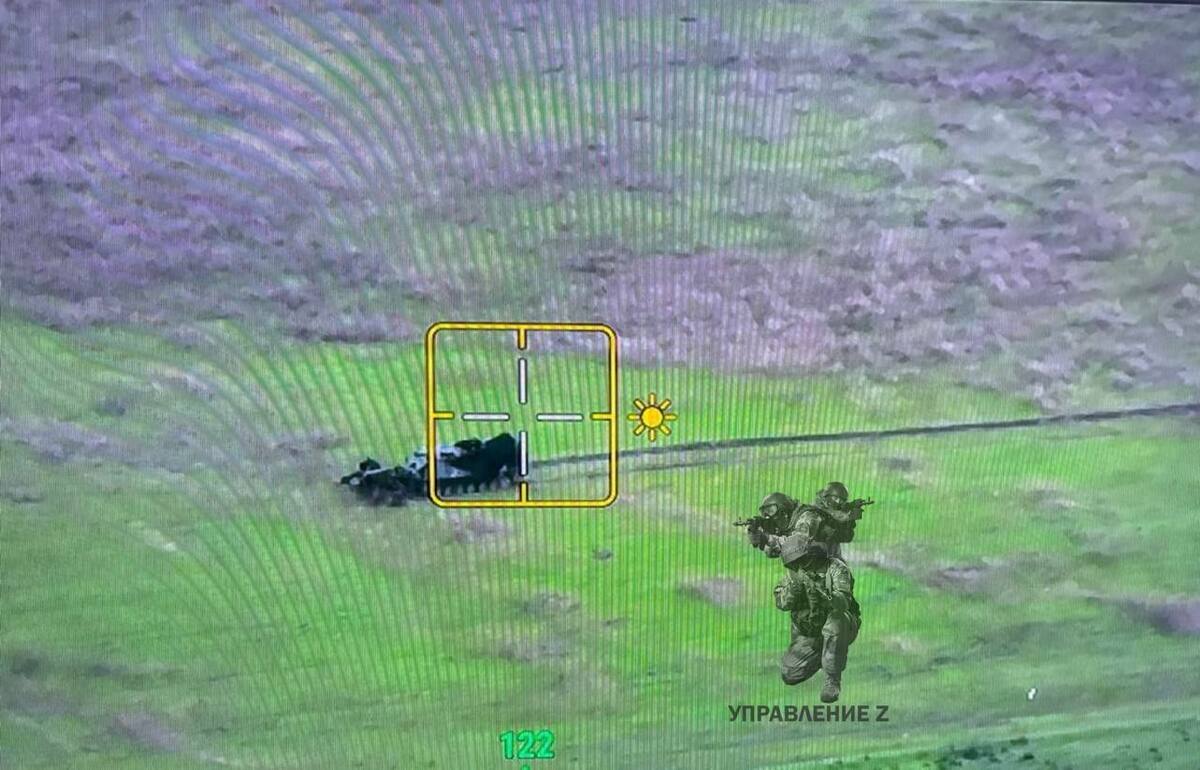 俄軍也試圖透過無人機攻擊烏軍掃雷裝備，宣稱已摧毀一架 UR-77 與一架 IMR 掃雷車。 圖:翻攝自X帳號@NOELreports