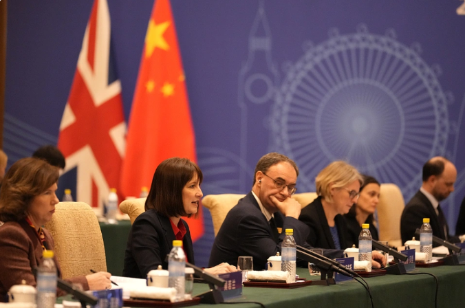 1月11日，北京，英國財政大臣蕾切爾·里夫斯在第十一次中英經濟財金對話上發言。 圖:翻攝自環球網