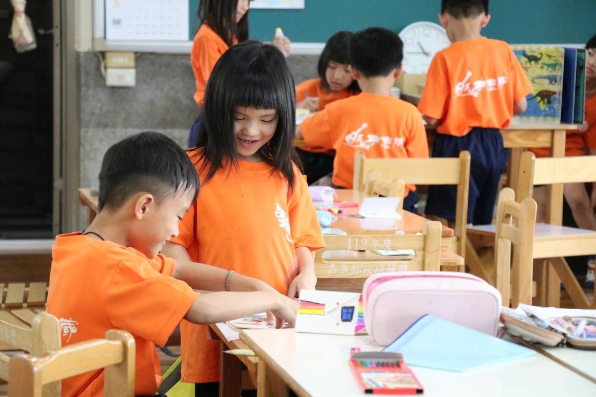 AMI泰國蒙特梭利培訓中心參訪團在AMI中華臺北中心與國際蒙特梭利教育基金會陪同下，造訪嘉義縣政府及學校，實地交流師資培訓、課程設計與社區參與等議題。   圖：嘉義縣府提供